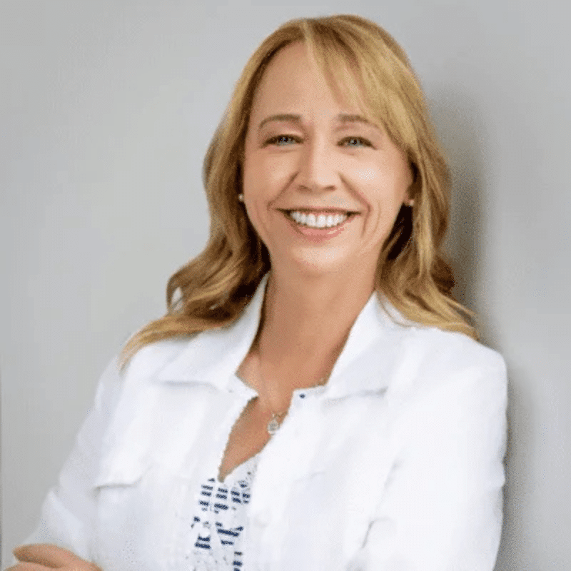 suzanne ratti headshot